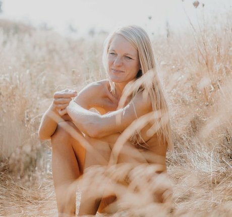 Alexandra Wennmacher nudes model pic