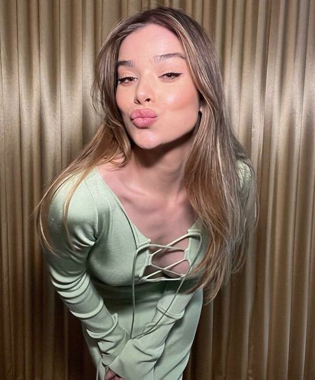 mirror selfie onlyfans nudes pictures