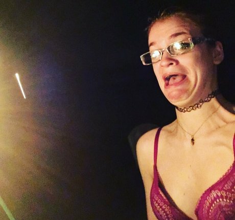 deezefreeze model beautiful picture