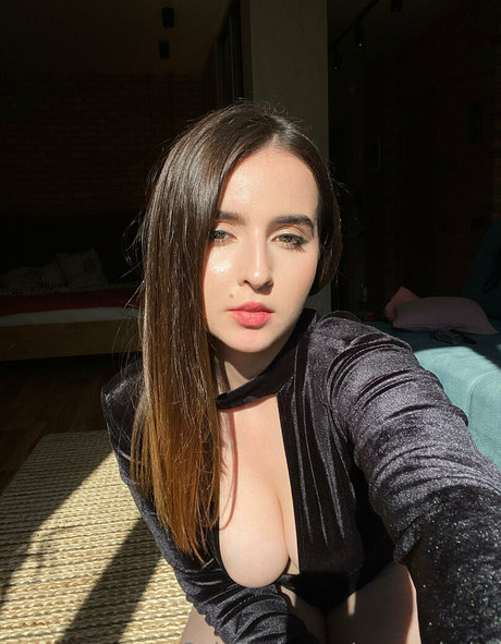 monanimity model pretty pics