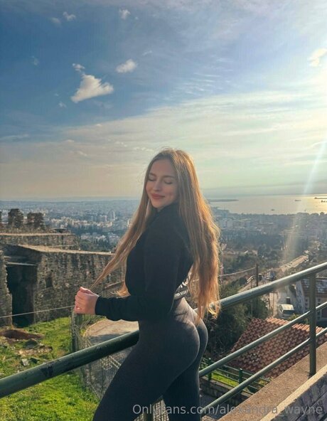 Alexandra Wayne perfect model picture