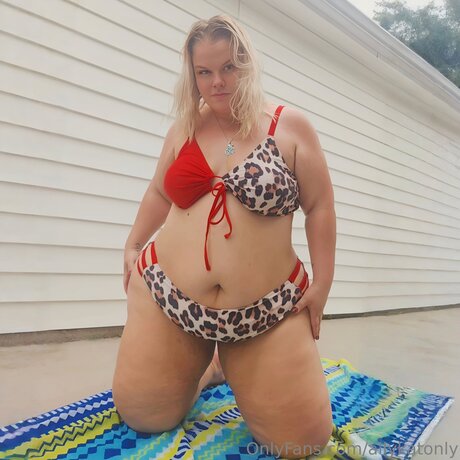 Allykatonly model free picture