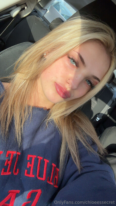 chloeessecret nude pornstar gallery