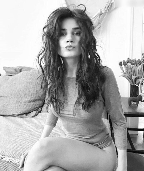 Joyce Ilg nice model photo