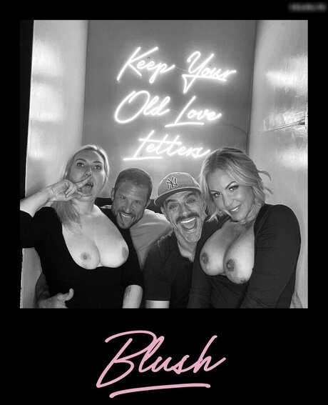 Photobox Flashes model sexy galleries