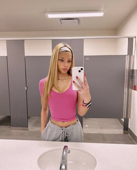 Sophia Horvath star sex img