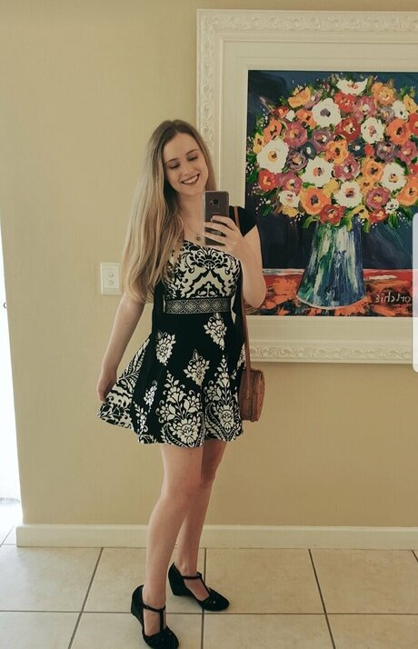 Thea Booysen pretty actress image