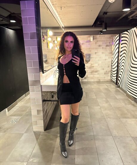 asian lesbian onlyfans nudes picture