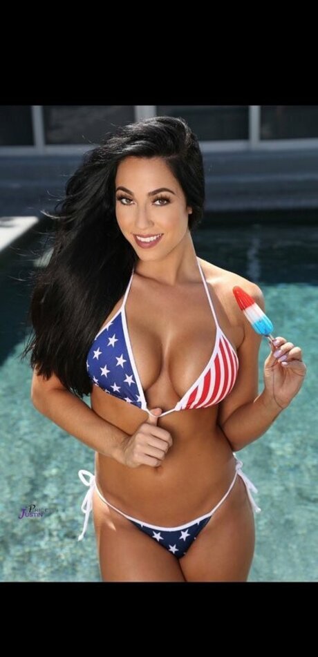 Izzy Davies naked model galleries