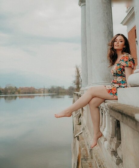 Sonny Loops adult actress img