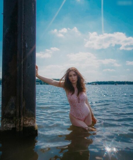 Sonny Loops naked pornstar picture