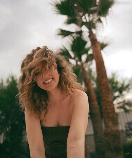 teacher milf onlyfans porno picture