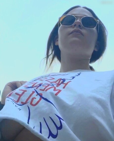 Sonny Loops model hot picture