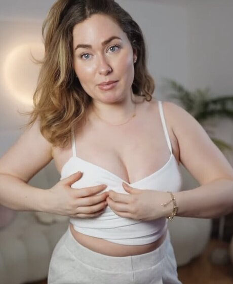 Sonny Loops high quality actress pictures