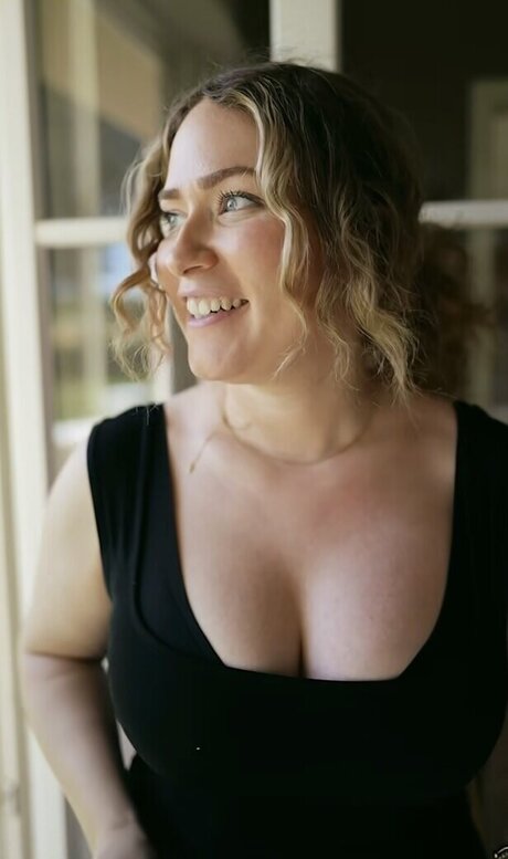 Sonny Loops pornstar gallery