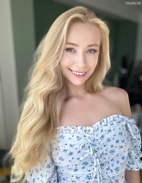 Vikaa54784 pornstar xxx photos