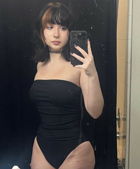 Defeatthel0w free actress picture