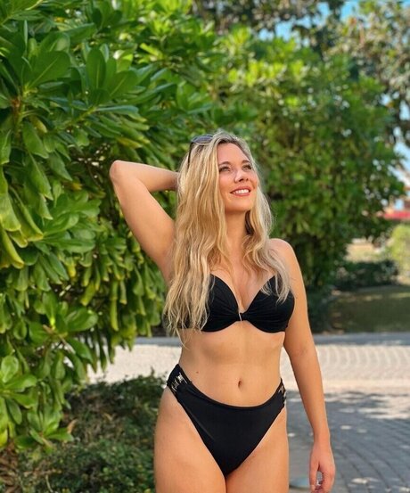 centerfold onlyfans art nude picture