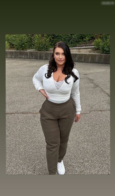 tiny onlyfans free nude images