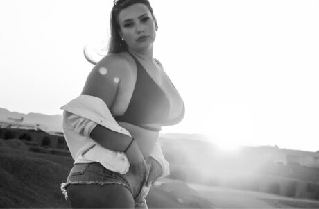 Lara Marie v__ nice star picture