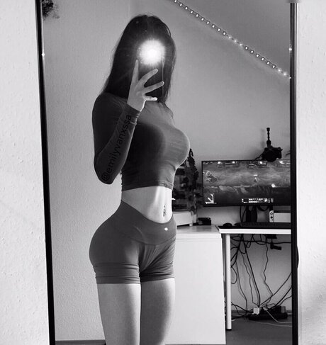 emilyvanxssa hot star photos