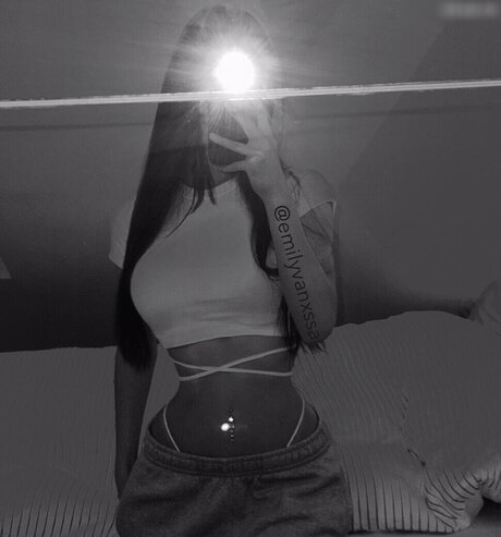 emilyvanxssa exclusive star pics