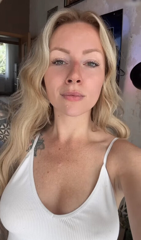 Denise Schwitalle star sexy images