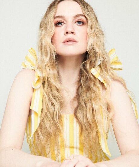 Roan Curtis star exclusive images