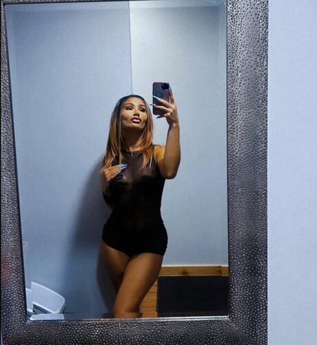 extraterrestialwhr model nudes picture