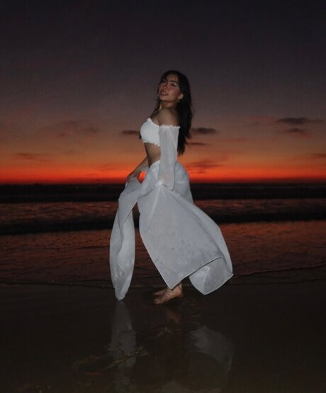 tiny onlyfans xxx image