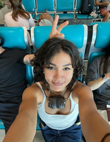 Yashankulova sexy model img