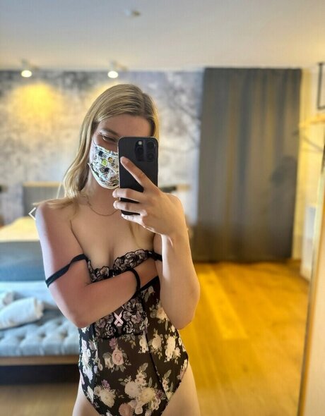 Sarah wi 2002 nice model img