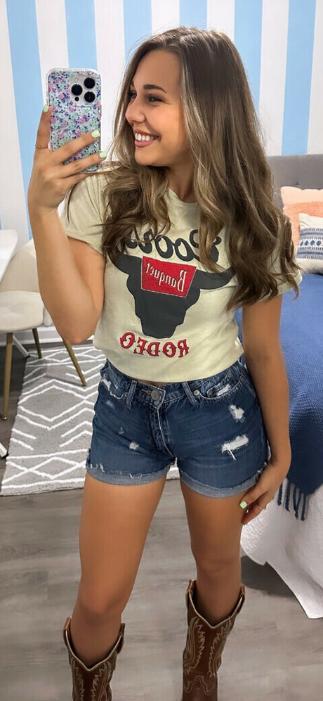 peeing onlyfans free nude photo