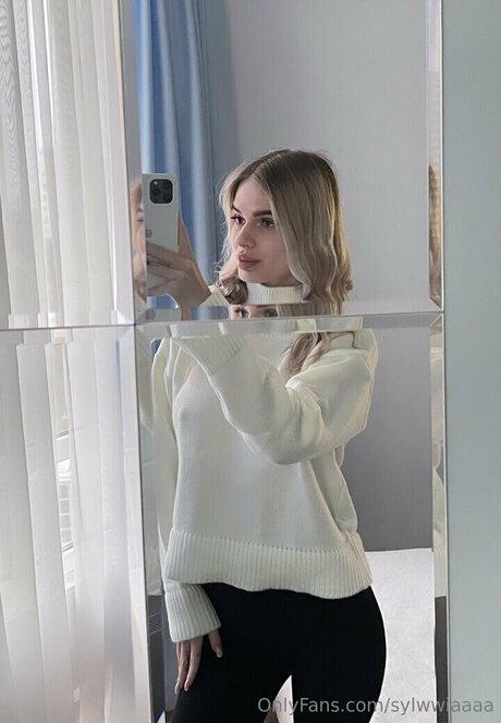 tall blonde onlyfans porn image