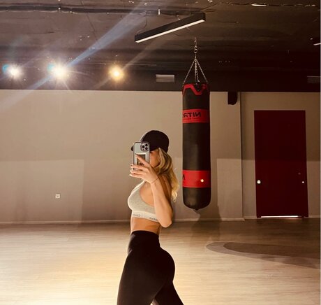 Ebrukzlyr perfect pornstar pictures