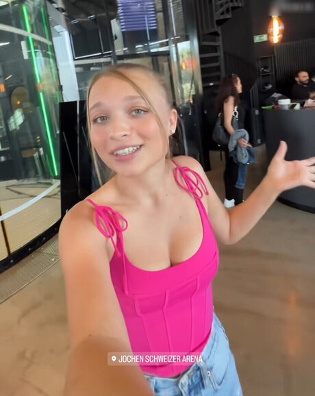 famous midget onlyfans pretty gallery