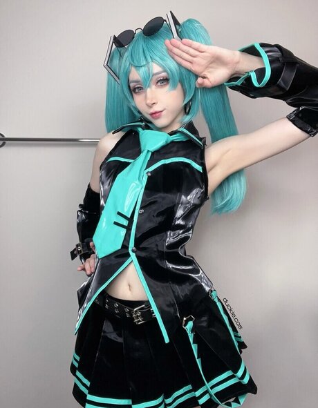 Duckie Cos naked pornstar gallery