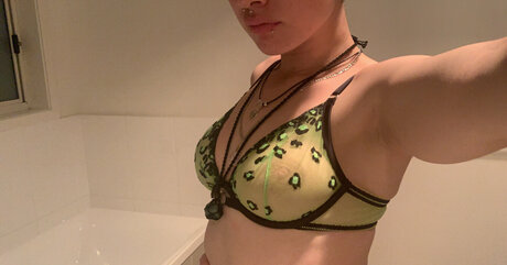 a very2 2 pornstar top photo