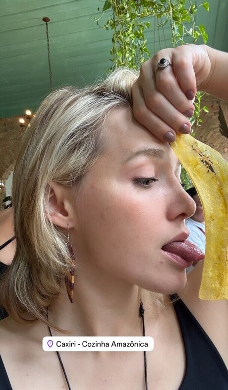 Leticia Colin art model galleries