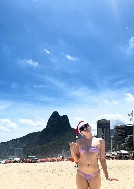 Leticia Colin model naked picture