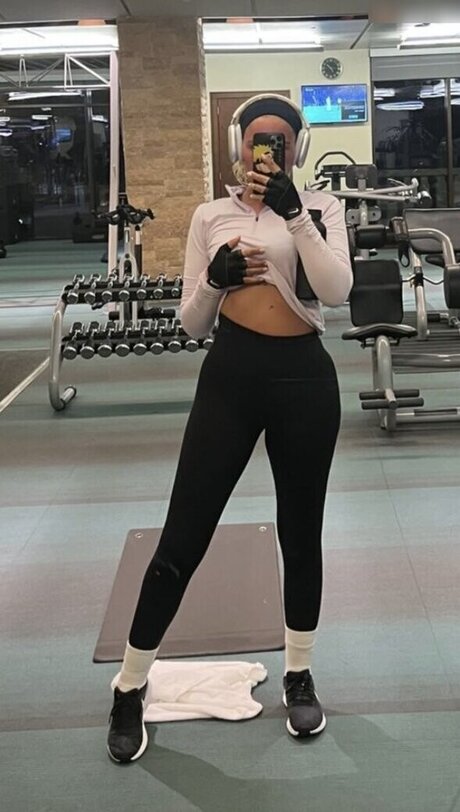 Loredana Zefi hot star image