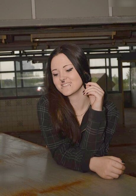 Laura Knoblauch nice model img