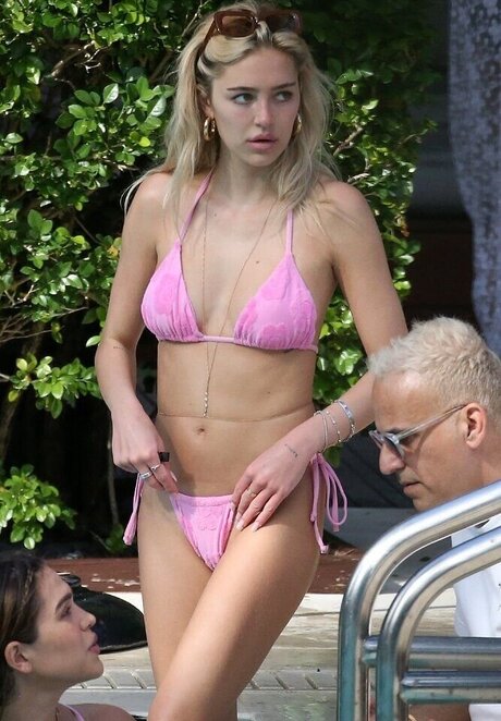 Delilah Hamlin Images