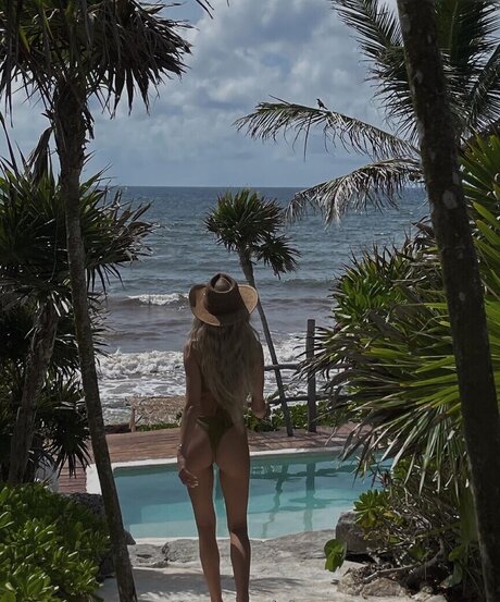 Delilah Hamlin hd star images