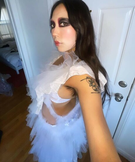 Sasami Ashworth perfect star photo