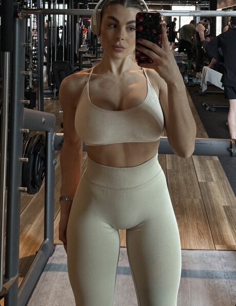 famous midget onlyfans hd pics