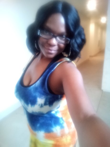 Lady Sarah pornstar art image