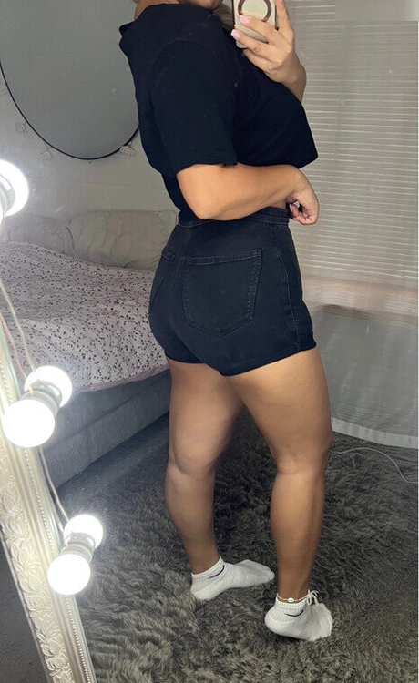 big tits brunette onlyfans exclusive picture