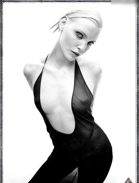 OOPS Deutsch sexy actress photo