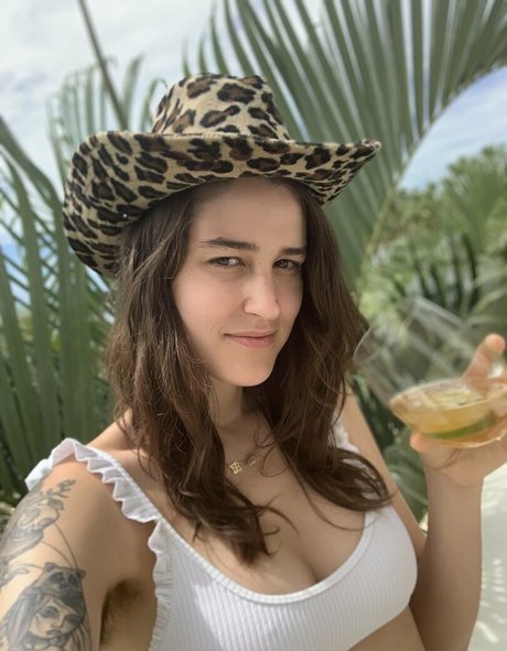 allieoops hot star img